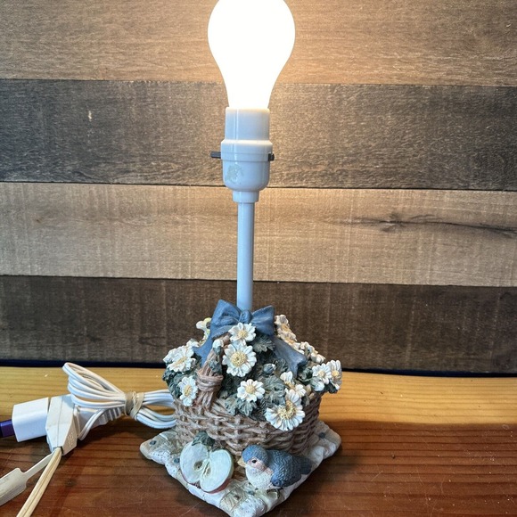 FIGI Graphics Garden Daisy Basket Table Lamp Cottage-core - Picture 2 of 8